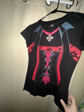 VTG corset design T shirt gothic whimsy goth red and black women’s size large